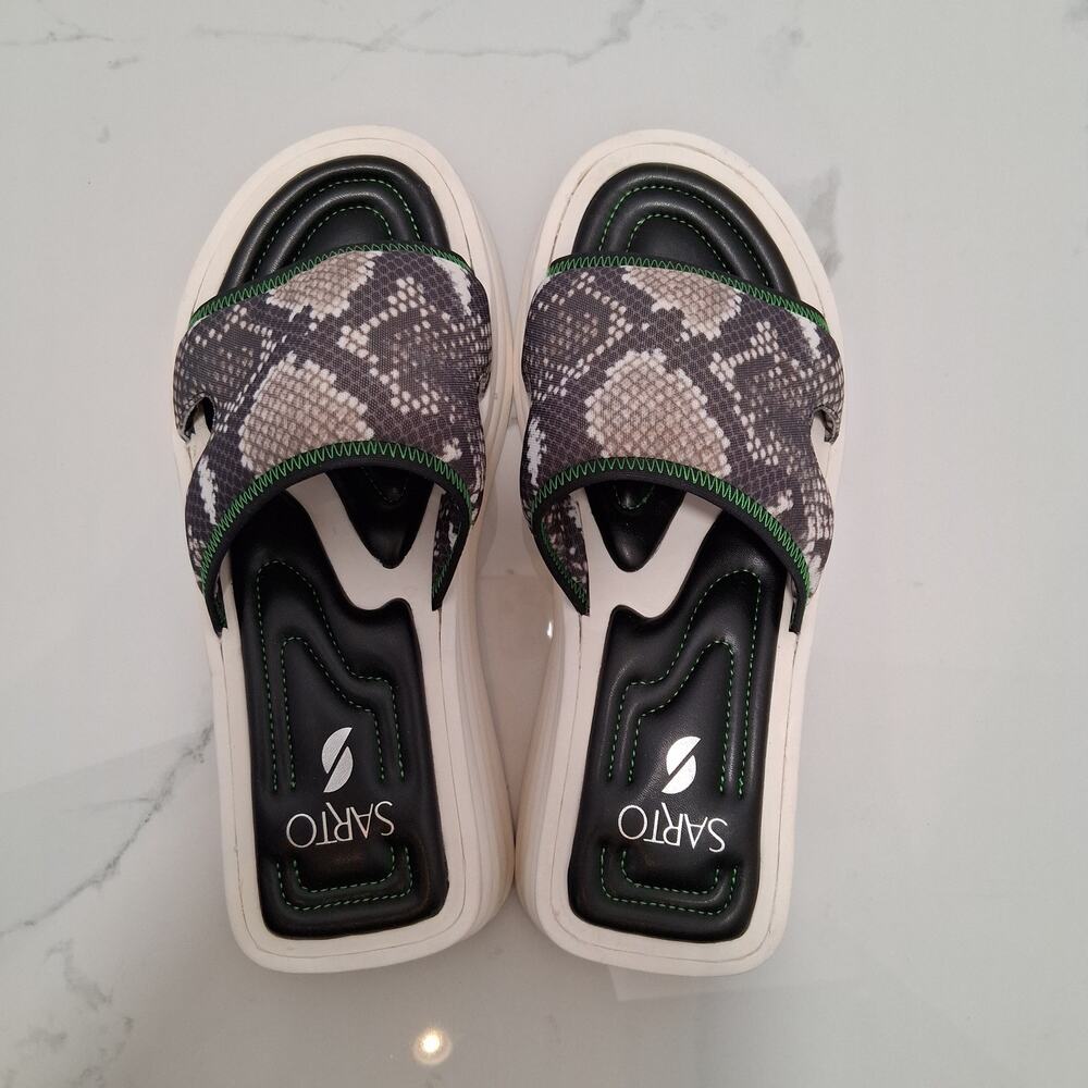 Franco Sarto Vina Women Snake Fabric Print Platform Size 8M